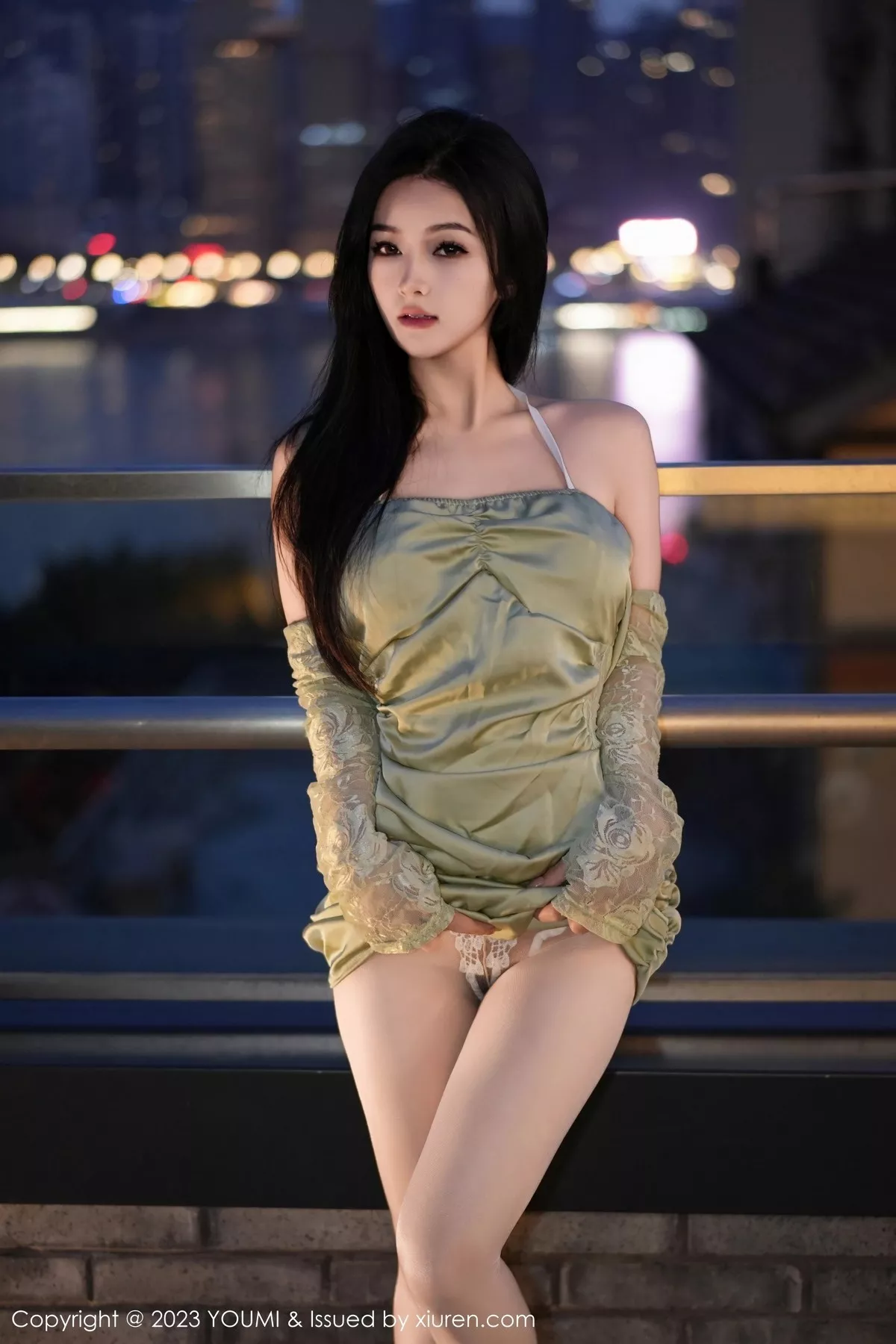 谭小灵-Vol.1006_模特谭小灵性感果绿连衣裙露白色蕾丝内衣秀惹火身段诱惑写真77P-第1章-图片2