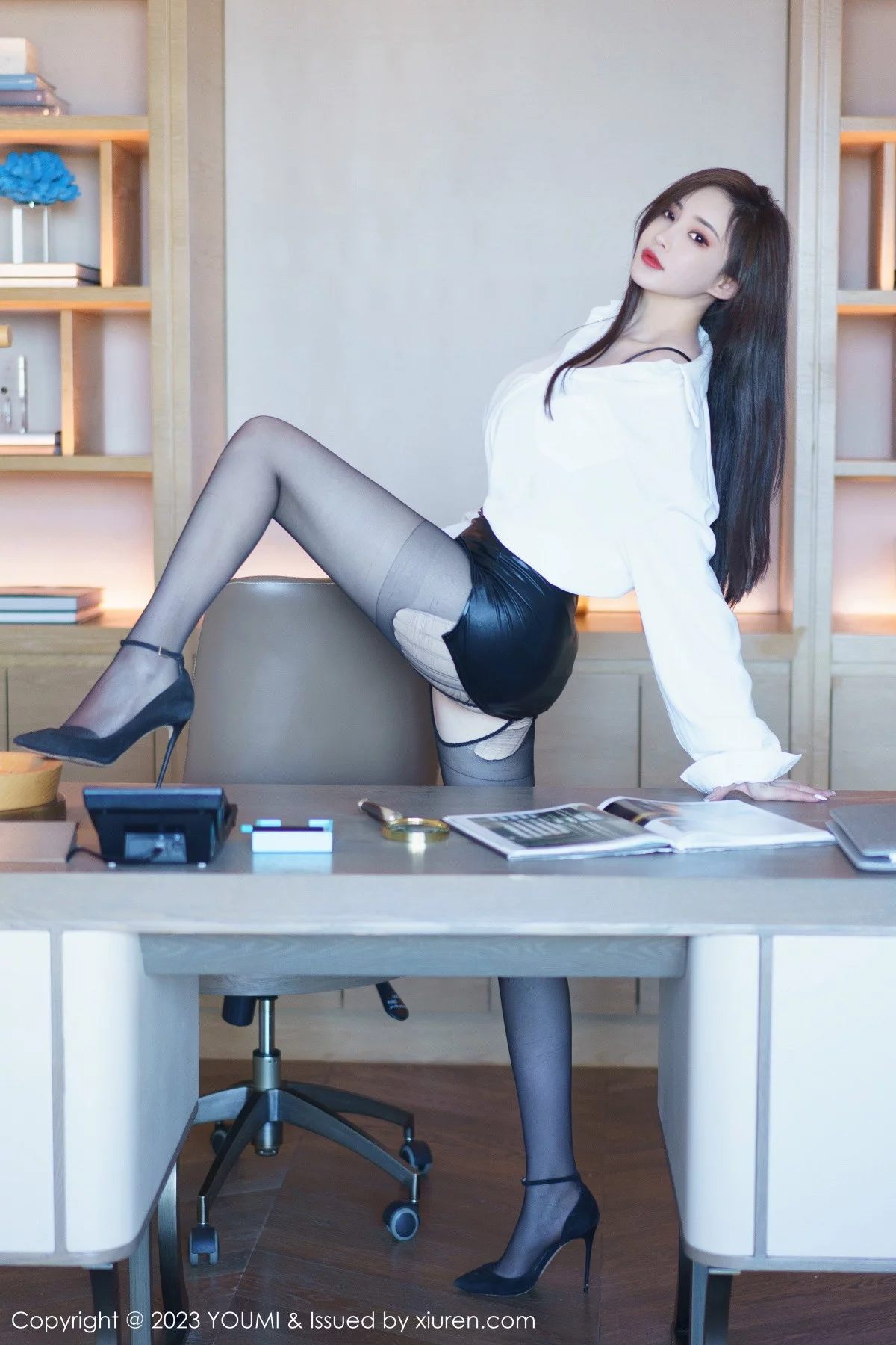 周妍希-Vol.890_女神Carol周妍希白色上衣配黑短裙露性感内衣破烂黑丝诱惑写真97P-第1章-图片2