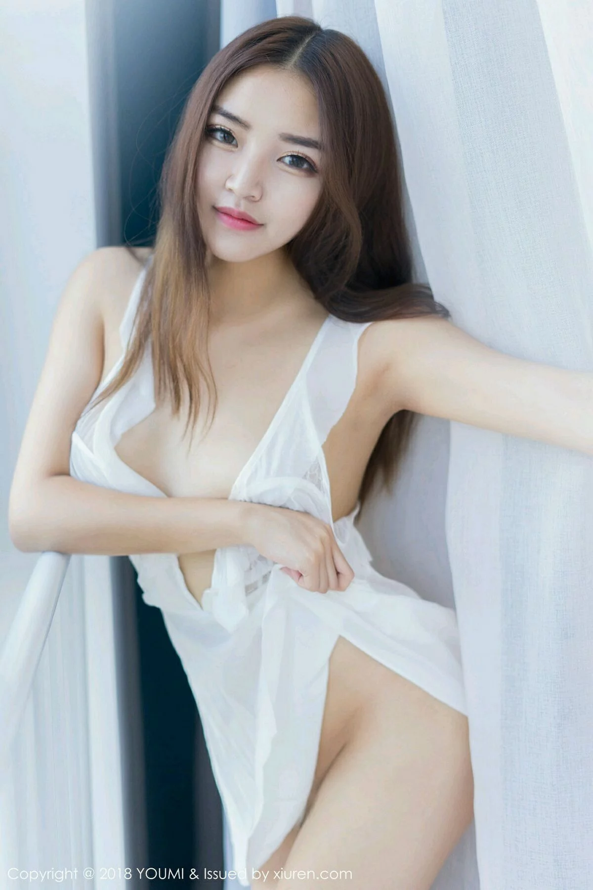 拉菲妹妹-Vol.232_嫩模拉菲妹妹私房白色连身裙全脱露豪乳翘臀惹火诱惑写真44P-第1章-图片1