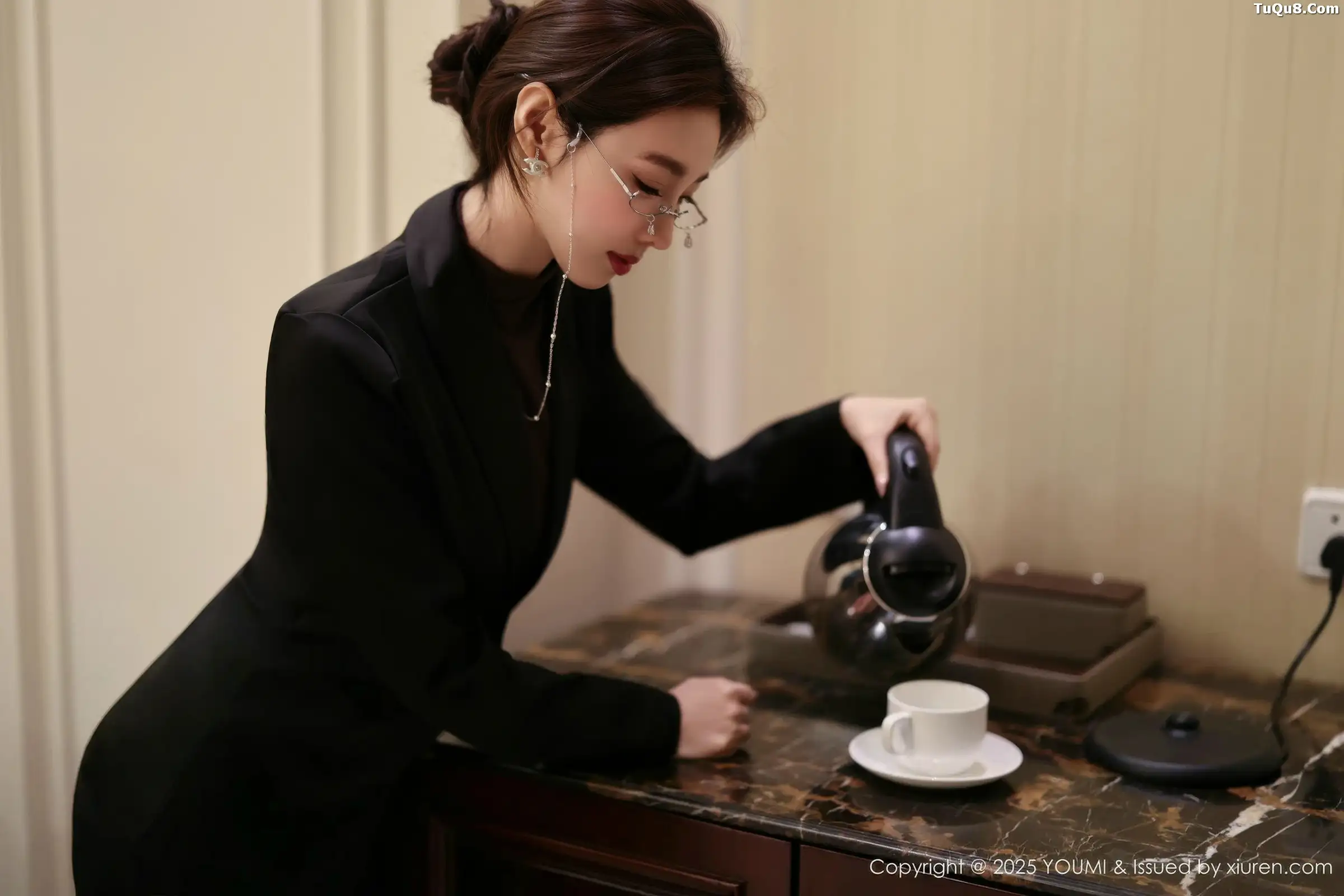 桃桃-Vol.1186_模特Twins-桃桃性感黑色西服配黑丝吊袜秀曼妙身姿迷人诱惑写真100P-第1章-图片4