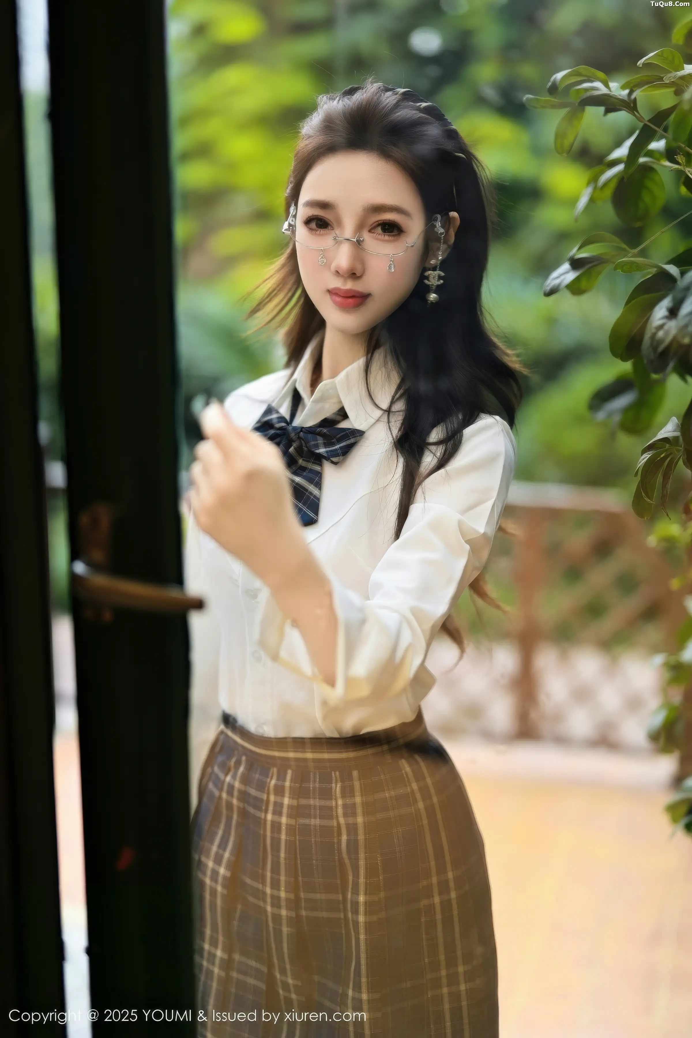 Twins-桃桃-Vol.1183_模特Twins-桃桃性感JK制服露白色内衣配超薄黑丝秀美腿诱惑写真92P-第1章-图片2