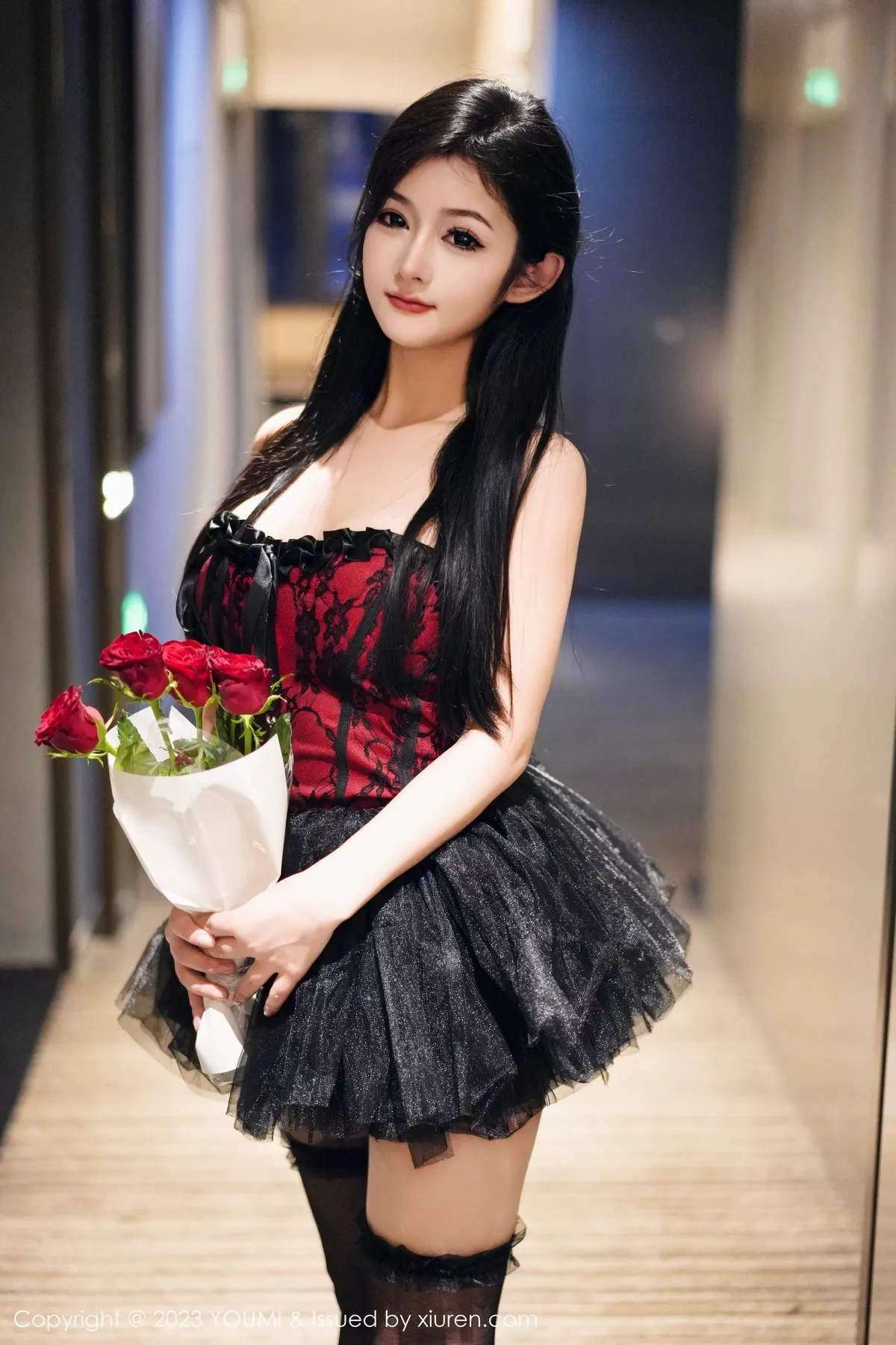 谭小灵-Vol.991_模特谭小灵性感黑色露肩情趣服饰配黑丝袜秀丰腴身材诱惑写真74P-第1章-图片1