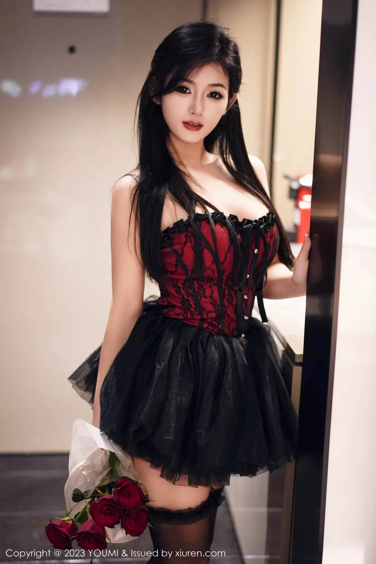 谭小灵-Vol.991_模特谭小灵性感黑色露肩情趣服饰配黑丝袜秀丰腴身材诱惑写真74P-第1章-图片3