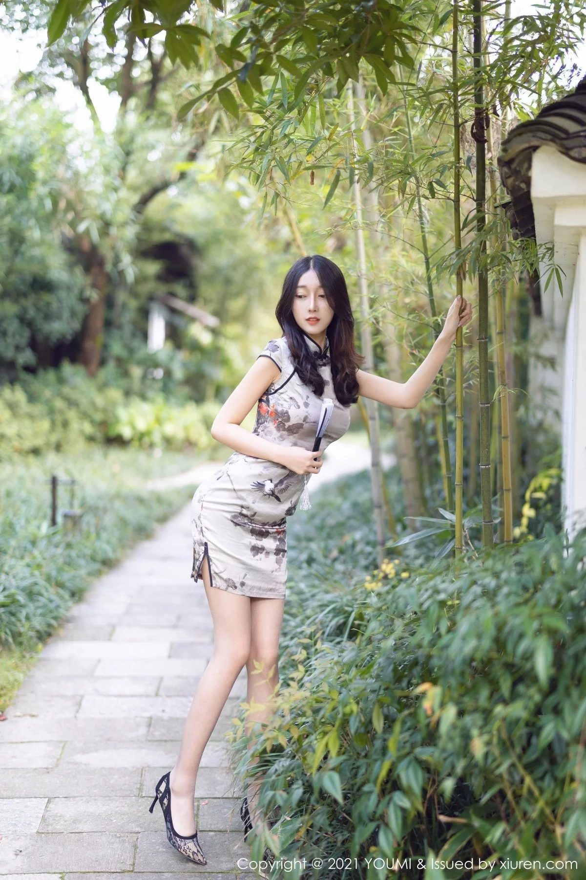 玥儿玥-Vol.635_丽质美人玥儿玥er杭州旅拍户外古韵旗袍配肉丝裤袜诱惑写真49P-第1章-图片2