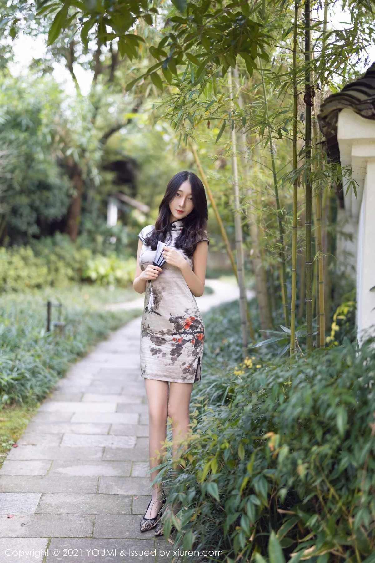 玥儿玥-Vol.635_丽质美人玥儿玥er杭州旅拍户外古韵旗袍配肉丝裤袜诱惑写真49P-第1章-图片3