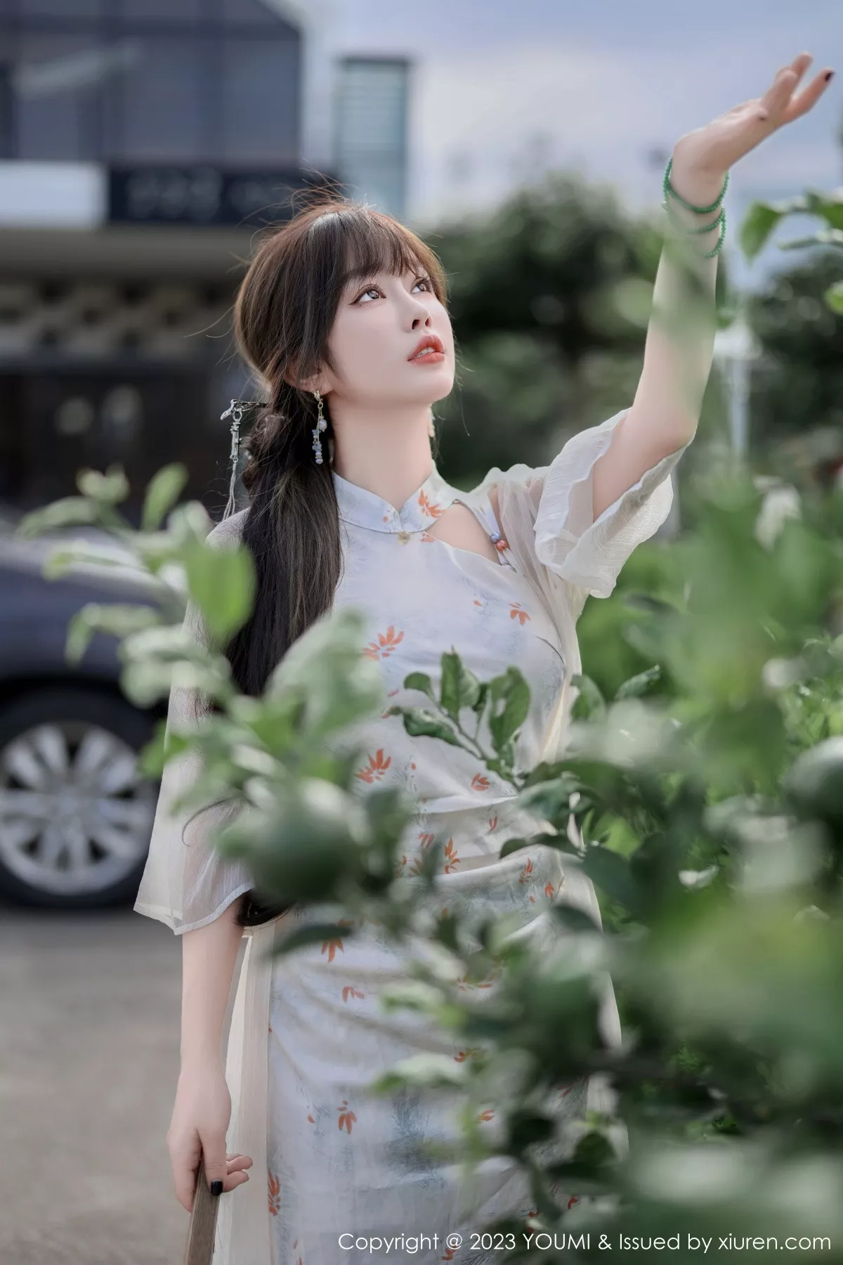 王雨纯-Vol.983_女神王雨纯性感浅色长款旗袍露白色内衣配肉丝袜完美诱惑写真79P-第1章-图片3